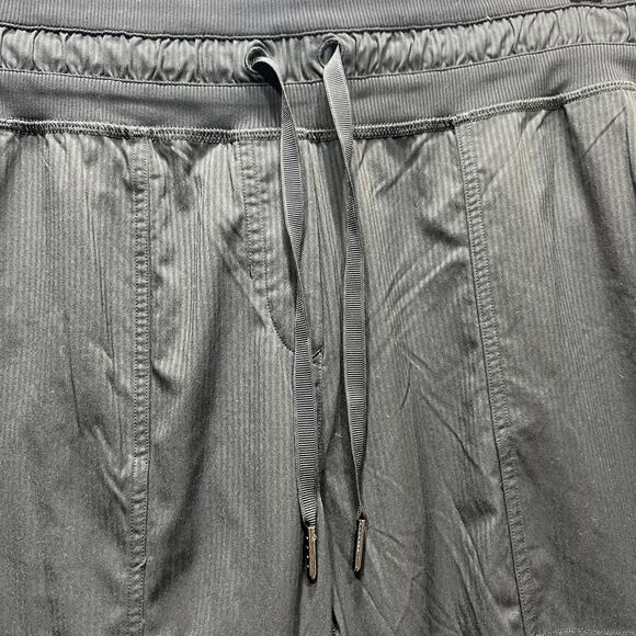 Lululemon Dance Studio Mid-Rise Cropped Jogger Black Womesn Size 8 LW6CDQS #001 - Picture 12 of 16